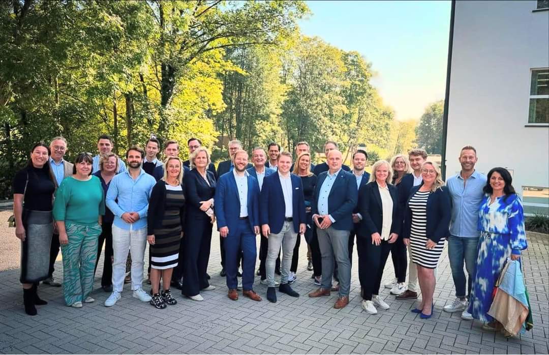 WendyTraa's tweet photo. Trots en dankbaar dat ik deel mag nemen aan de VVD Masterclass 2024-2025 #VVD https://t.co/LlEf3h9sh5
