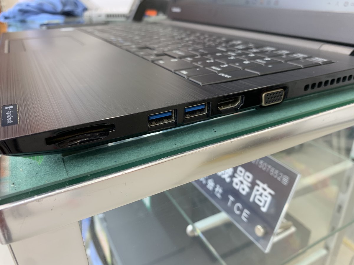 PCcomfullAKB4's tweet photo. 今週の秋葉原4号店限定セール!
②【dynabook B65/DN】
大人気のスタンダードノートが入荷!今回はモリモリ構成で登場です😤
4コア8スレッドのCPU性能と相まって、軽めの編集等のヘビーな作業にも対応👍豊富なインターフェースを揃え、お仕事でも大活躍の1台!!
5台限定!
#dynabook #B65 #東芝 https://t.co/XrLEoxROVA