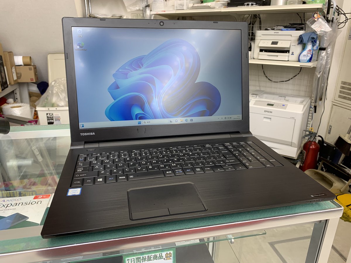 PCcomfullAKB4's tweet photo. 今週の秋葉原4号店限定セール!
②【dynabook B65/DN】
大人気のスタンダードノートが入荷!今回はモリモリ構成で登場です😤
4コア8スレッドのCPU性能と相まって、軽めの編集等のヘビーな作業にも対応👍豊富なインターフェースを揃え、お仕事でも大活躍の1台!!
5台限定!
#dynabook #B65 #東芝 https://t.co/XrLEoxROVA