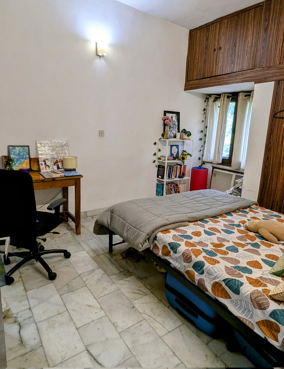 Back to the bi-annual ritual of moving cities 🥲
Looking for a female replacement for this beautiful 3 BHK duplex in Alaknanda, near GK2 in Delhi to move in by Nov 1st.
Rent: 17k (increasing by ~10% soon), no brokerage
Security: 30k
Room: Attached bathroom, installed cupboards