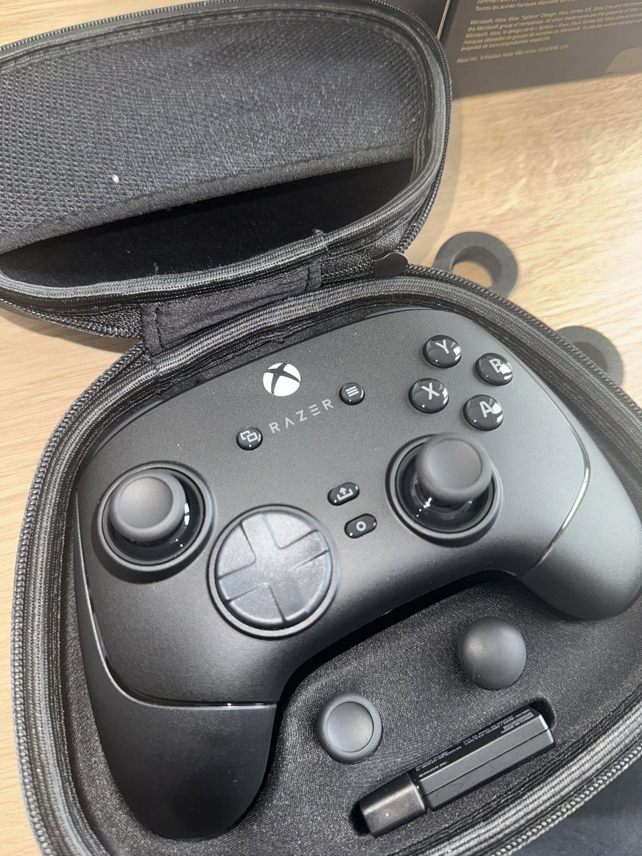 Bran | Respectful (@brandonstones) on Twitter photo Huge shoutout to <a href="/TeamRazer/">Team RΛZΞR</a> for the care package. This is easily the best controller on the market imo. 🐉 Huge shoutout to <a href="/TeamRazer/">Team RΛZΞR</a> for the care package. This is easily the best controller on the market imo. 🐉
