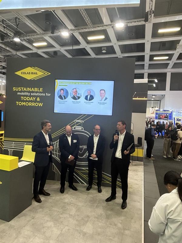 Pandrol (@pandrolglobal) on Twitter photo Yesterday, Pandrol's CEO Nicolas GROULT, had the pleasure of sharing the stage with other industry leaders as they came together with <a href="/IndustrieFerro/">Fédération des Industries Ferroviaires - FIF</a> to discuss issues on CSR and the decarbonisation of the railway industry.
A big thank you to Colas Rail for hosting the event! Yesterday, Pandrol's CEO Nicolas GROULT, had the pleasure of sharing the stage with other industry leaders as they came together with <a href="/IndustrieFerro/">Fédération des Industries Ferroviaires - FIF</a> to discuss issues on CSR and the decarbonisation of the railway industry.
A big thank you to Colas Rail for hosting the event!