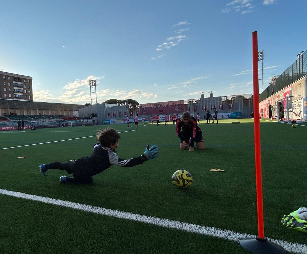 "No tengas miedo a soñar cosas grandes, porque el esfuerzo y el trabajo duro construyen el puente que conecta tus sueños con la realidad."