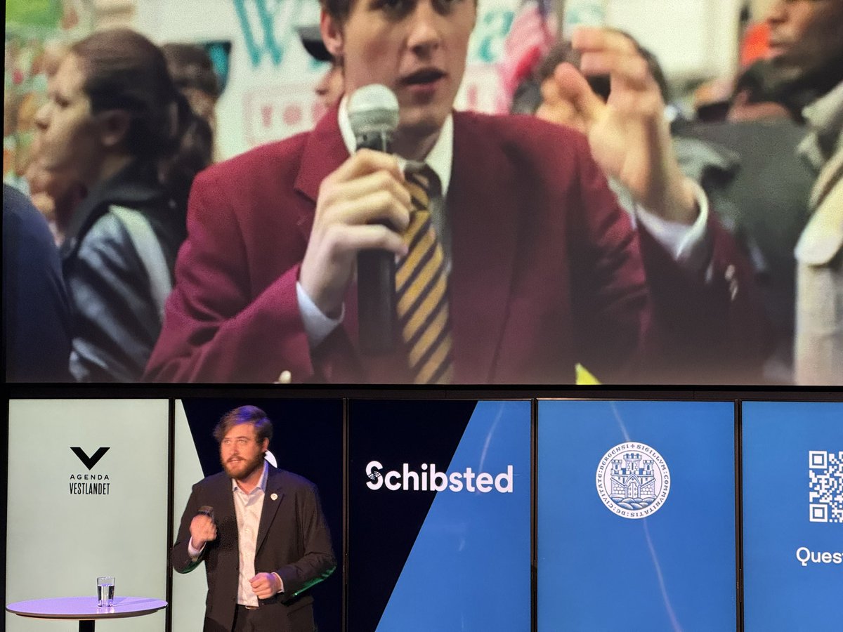 andyparsons's tweet image. Enjoying an excellent talk by journalist @ryanbroderick of Garbage Day at Future Week. He’s wearing his Content Credentials pin! #futureweek @MediaCityBergen