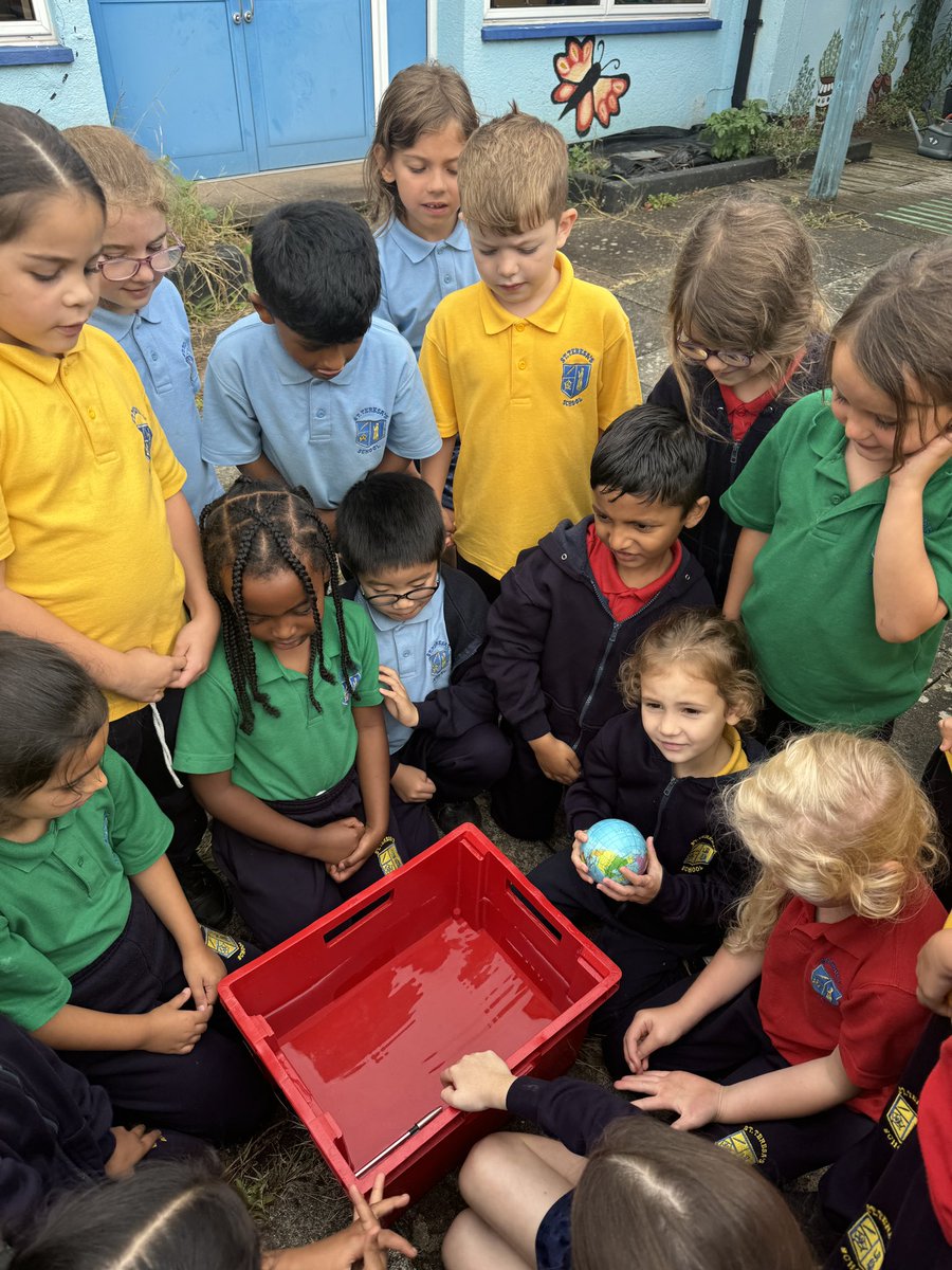 StTeresasHarrow's tweet image. This week, year 2 have been super scientists! They have been thinking about properties of materials and which would be suitable to make a boat. #LandAhoy #StTs #sinkorfloat?@Cornerstonesedu #Science