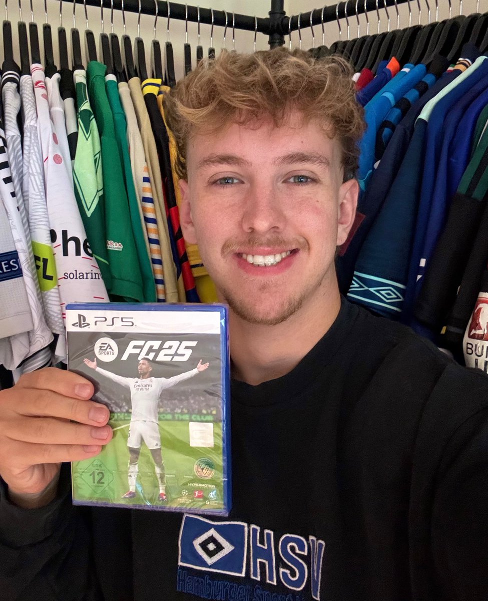 Giving away EA FC25 🎁🎮

I’m sending 1 of you this copy of FC25 for PS5! For a chance to win…

1️⃣ Like + RT
2️⃣ Follow me <a href="/fiago7/">𝗙𝗜𝗔𝗚𝗢</a>

That‘s it, you’re entered! I‘ll reveal the winner here on Saturday 28/09 3PM [CEST]. Good luck everyone 🍀
