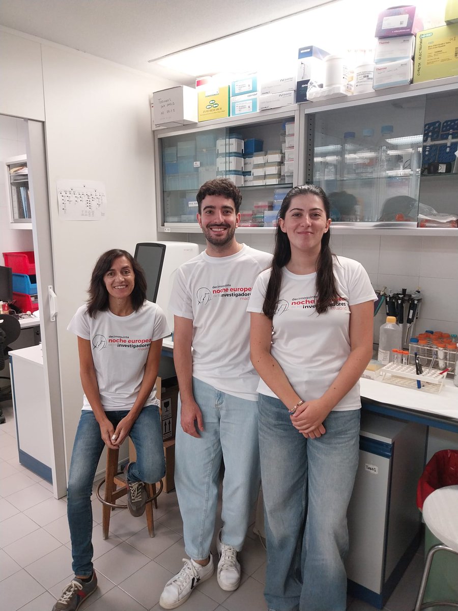 Labgencomplejas's tweet photo. Hoy hemos tenido nuestra primera actividad en la #nochedelosinvestigadores, "Conoce un laboratorio de investigación y cómo desarrollar una carrera investigadora". ¡Mañana vamos a por más! https://t.co/RmjroSLpBu