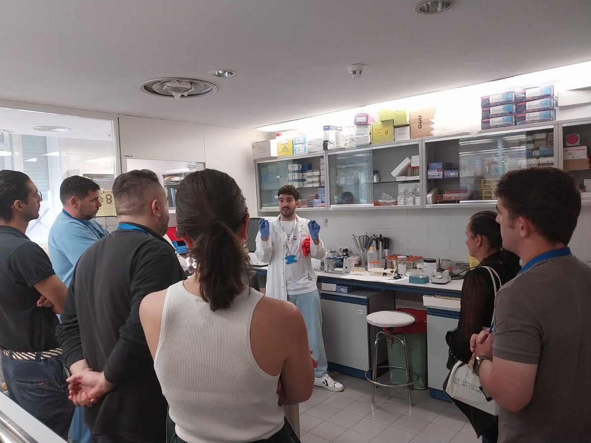 Labgencomplejas's tweet photo. Hoy hemos tenido nuestra primera actividad en la #nochedelosinvestigadores, "Conoce un laboratorio de investigación y cómo desarrollar una carrera investigadora". ¡Mañana vamos a por más! https://t.co/RmjroSLpBu