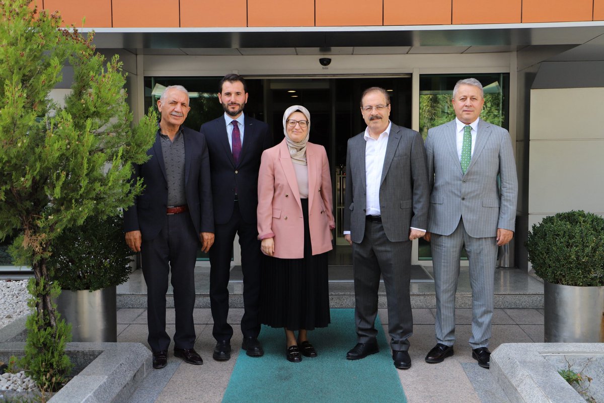 📍 TESKOMB

Ahilik Haftası münasebetiyle, Birim Başkan Yardımcımız Sn. Mücahit Yılmaz ile birlikte, TESKOMB Genel Başkanı ve Yozgat Milletvekilimiz Sn. Abdülkadir Akgül’e ziyarette bulunduk.

Birlikte yerel ekonomik gelişmeler, sürdürülebilir destekler ve çözüm önerileri üzerine