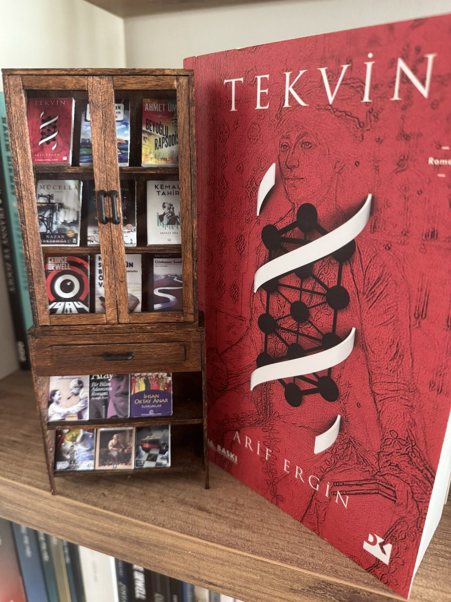 kasifyazici's tweet photo. #KallaviKitaplar #KaşifYazıcıKitaplığı #Tekvin #ArifErgin #MinyatürKitaplık @nigrefira #Tavsiye #MükemmelKitap https://t.co/QkcDzzC0Mm