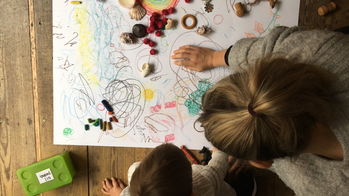An exciting aspect of the EYCP is developing your skills. Along-side training, your specialist mentor visits &amp; supports you to put the #Shrec approach into practice - the last few places are available here: - forms.gle/rygNjxiofX7Ns8… <a href="/brighter_start/">A brighter start</a> <a href="/elresearchsch/">@ELResearchSch</a>