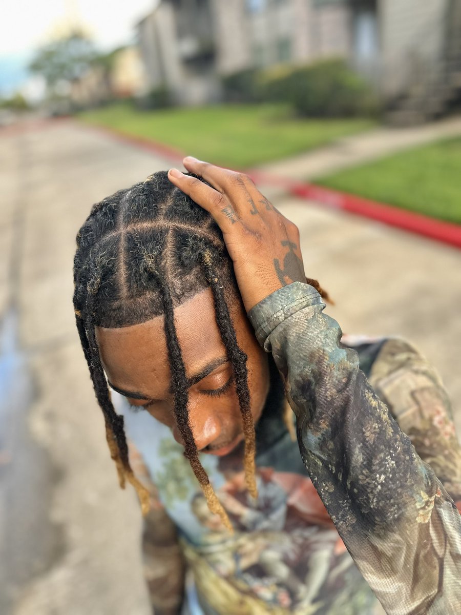 chavis_seve's tweet photo. The light is in me not just on me 🌞 https://t.co/5xq5JdZs7m