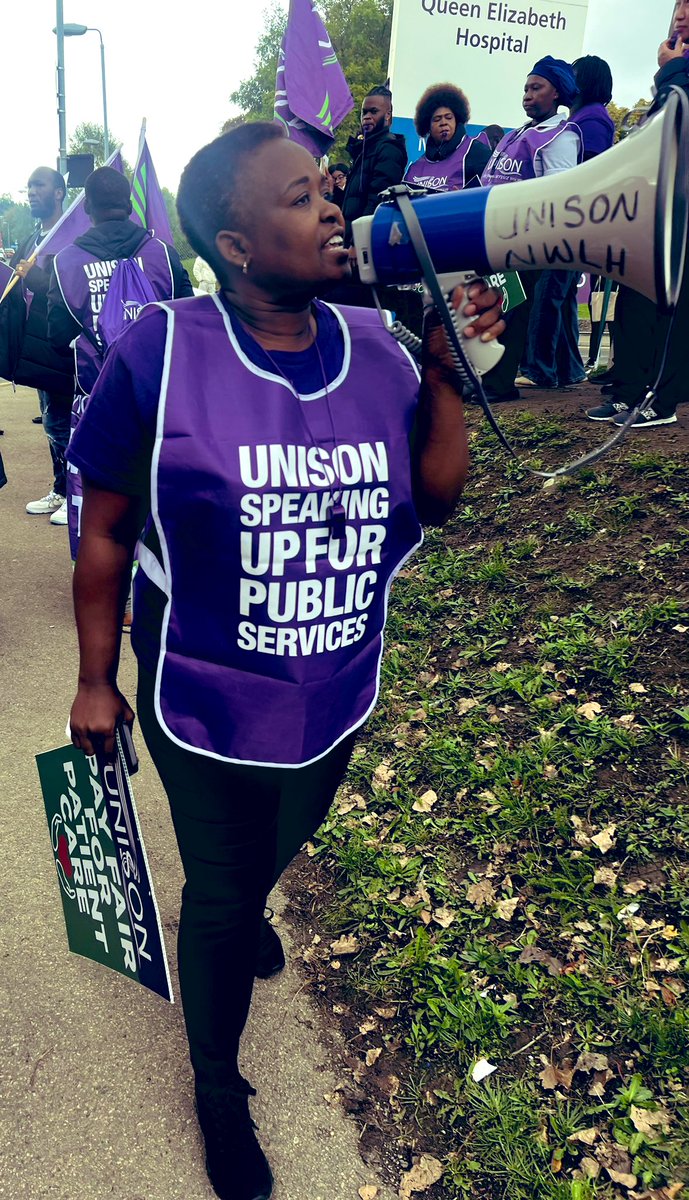 Standing strong in South East London on their 5th day of action in total 🙌🏽💪📣 #PayFairForPatientCare #teamUNISON💜