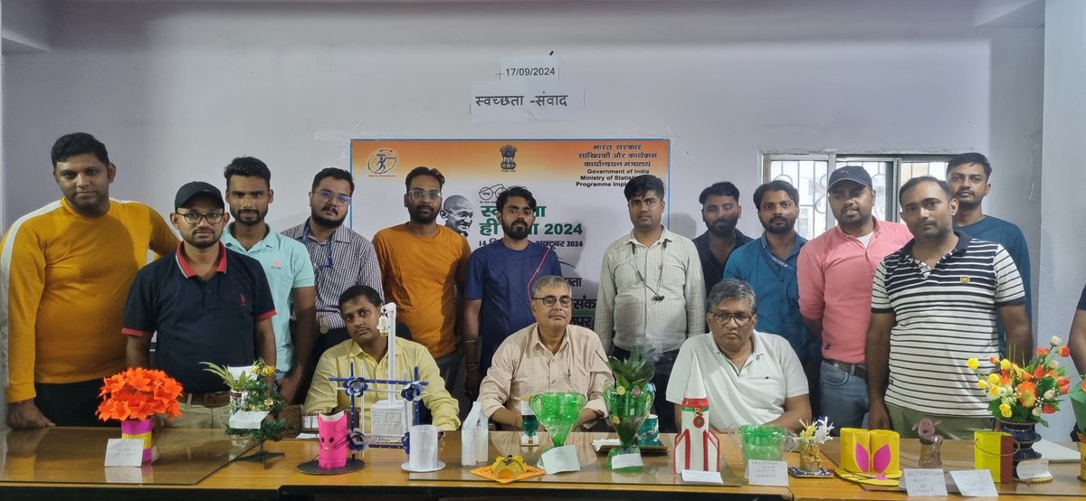 FodPatna's tweet photo. #SHS2024 #SwabhavSwachhata,#SanskaarSwachhata 
दिनांक-26.09.24 को उप0क्षे0 कार्यालय, भागलपुर द्वारा स्वच्छता ही सेवा-2024 के तहत  कार्यालय में प्रभारी श्री राजीव कुमार झा की उपस्थिति में कर्मचारियों द्वारा अपशिष्ट से कलाकृति निर्माण एवं स्वच्छता संदेश दिया गया । https://t.co/mJL4szBuK2