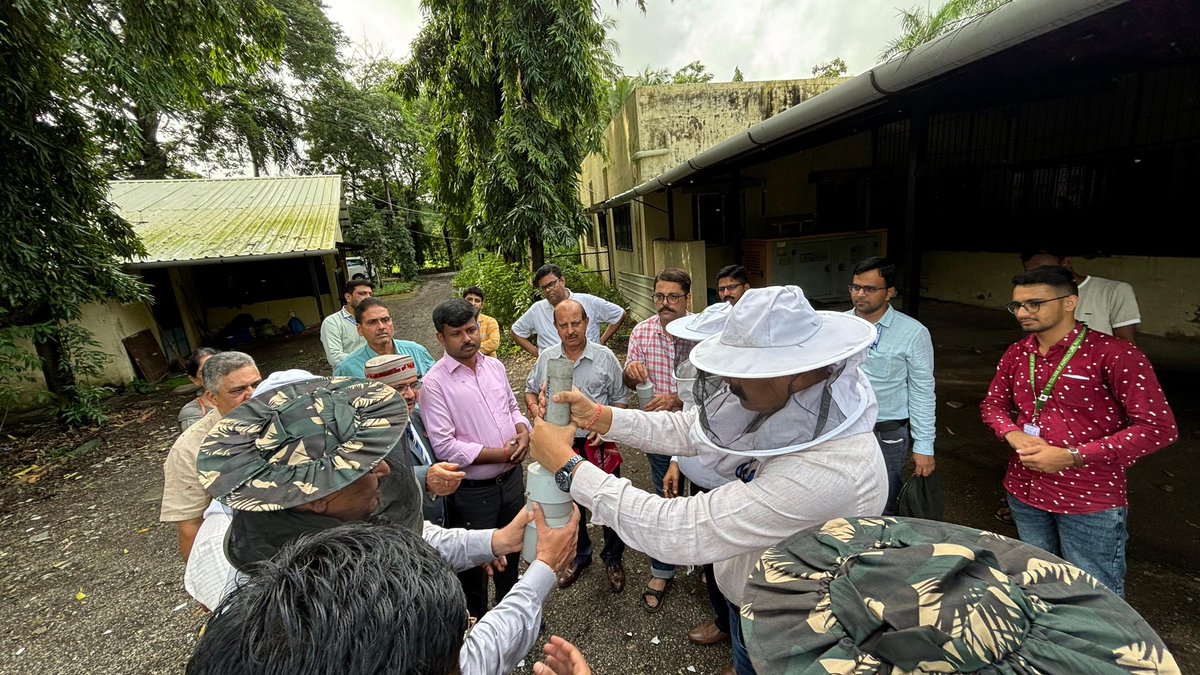 NAUOfficial's tweet photo. A Quinquennial Review Team (QRT) of All India Coordinated Research Project on Honey Bees &amp; Pollinators, ICAR, New Delhi visited at NAU, Navsari recently. https://t.co/WyGO47aCAV