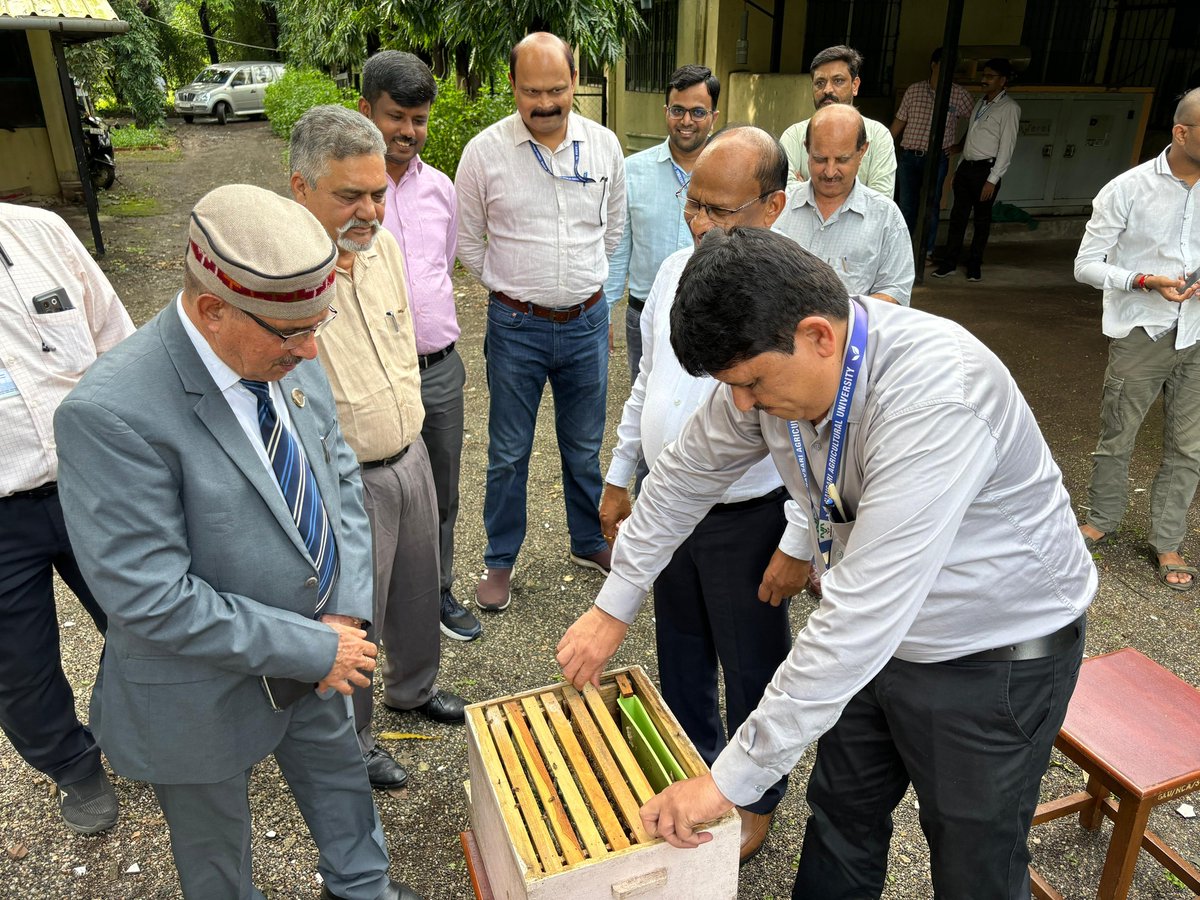 NAUOfficial's tweet photo. A Quinquennial Review Team (QRT) of All India Coordinated Research Project on Honey Bees &amp; Pollinators, ICAR, New Delhi visited at NAU, Navsari recently. https://t.co/WyGO47aCAV