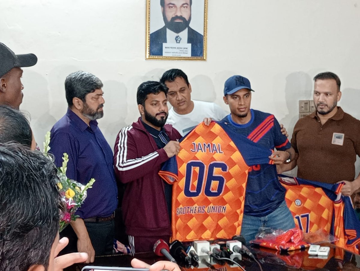 Navilkhan0000's tweet photo. Jamal Bhuyan joins Brothers Union!  While the player registration window is closed, the midfielder will have to wait until the mid-season transfer window to make his debut in orange jersey. #JB6 #Jamalbhuyan #Bangladeshfootball https://t.co/plyqOtHCel