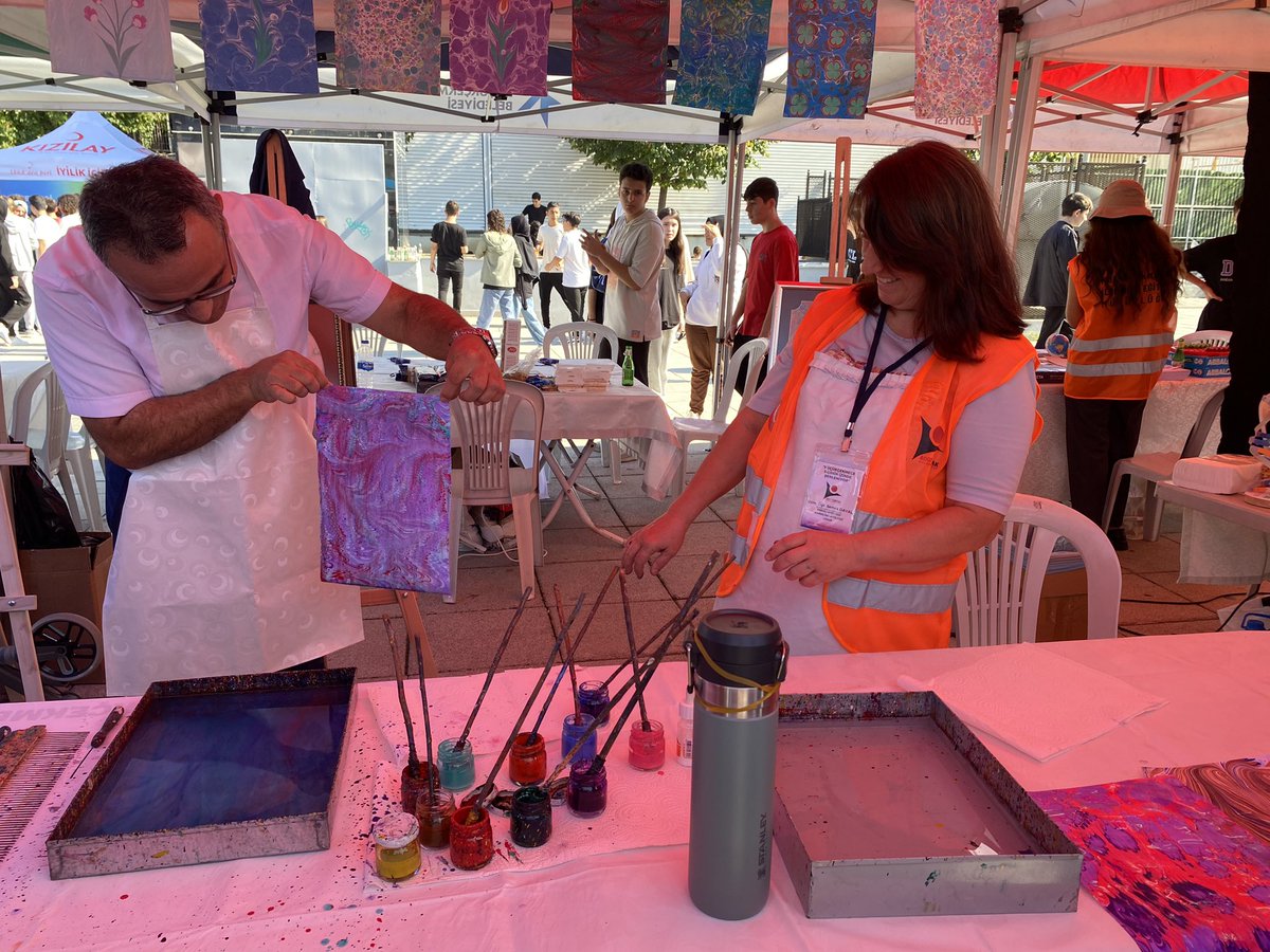 Küçükçekmece'de bugün bilim ve teknoloji buluştu. Farklı yaş gruplarından katılımcılar, sergileri ilgiyle inceledi. #KüçükçekmeceBilimŞenliği <a href="/tcmeb/">Millî Eğitim Bakanlığı</a> <a href="/Tubitak/">TÜBİTAK</a> <a href="/TC_istanbul/">TC İstanbul Valiliği</a> <a href="/istanbulilmem/">İstanbul İl Millî Eğitim Müdürlüğü</a> <a href="/MucahitYentur/">Murat Mücahit Yentür</a> <a href="/KcekmeceKymklik/">T.C. Küçükçekmece Kaymakamlığı 🇹🇷</a> <a href="/EminCikrikci/">Emin ÇIKRIKÇI</a>