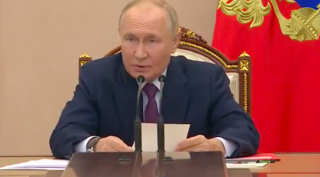 viaggrego's tweet photo. “Al #Primo #Missile lanciato sulla #Russia #Risponderemo con l’#Atomica”: #Putin in persona #Avvisa gli #Americani di #Non #Scherzare ancora con il #Fuoco! Speriamo che gli "#Stolti" #Occidentali #Comprendano!!! (#Video)! https://t.co/7NzfqfYBnl https://t.co/dagANKQuya