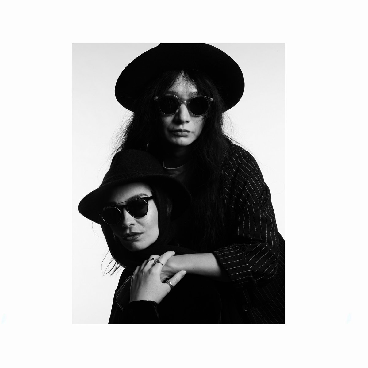 丂卂尺ㄒㄖ尺丨卂ㄥ 丂卂ㄒㄖ尺丨📸 @rankinphoto

The matrix weaves its magic again; photographed by the iconic Rankin alongside this soul who I met on one of my first modelling jobs at the beginning of my career &amp; who reconnecting with has been a great joy of this year <a href="/ganaBK/">Gana Bayarsaikhan</a> 🖤