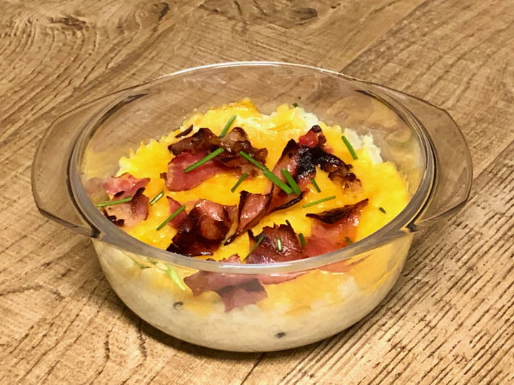 White-orange mashed cauliflower gratin

white-orange mashed cauliflower gratin can be eaten as a side dish or as a light lunch. Just delicious with the melted cheddar and the crunchy bacon strips.

#baconstrips #cauliflower #cheddar #gratin #lowcarb
surprising.recipes/2020/03/06/whi…