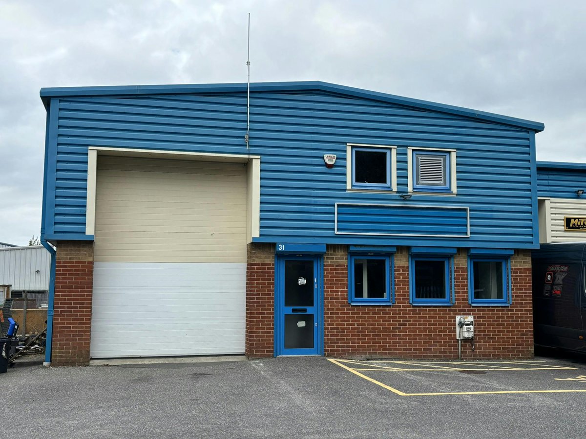 Now Available: Unit 31, Slader Business Park. Up to 2,128 sq ft. #Poole #ForSale #IndustrialStorage #LightIndustrial #SibbettGregory m.search-prop.com/unit-31-slader…