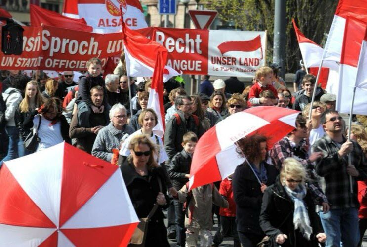 UnserLand's tweet photo. 👉Heute ist Europäischer 🇪🇺 #TagderSprachen / #JournéeEuropéennedesLangues.
▶️...ein Fest der #Demokratie, der #Freiheit und der Solidarität. Und natürlich, Sprache ist wichtig für das gegenseitige Verstehen.
🎯#jerejoinsUL pour le #bilinguisme en #Alsace ; Die Förderung der Sprachenvielfalt und der Fähigkeit, andere Sprachen zu sprechen.