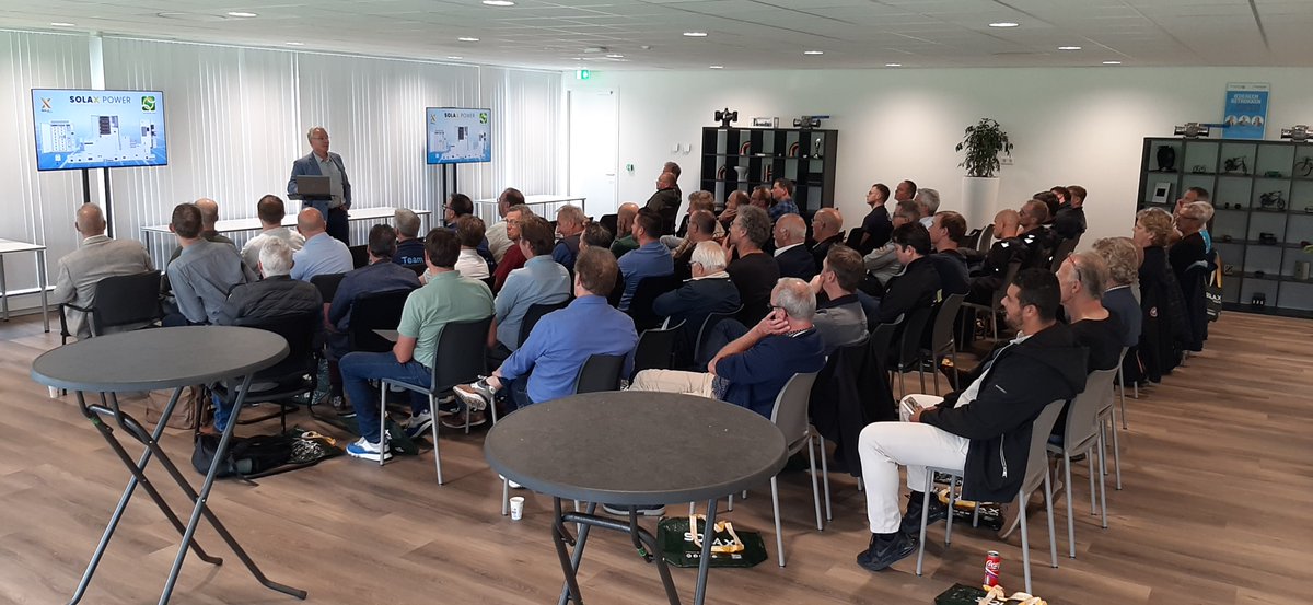 Klantmiddag EMS en accu opslag!!!
#megaopkomst 
<a href="/solargateway/">Michael Beard</a> <a href="/solaxpower/">SolaX Power</a>
#arnhem #regelgeving #EnergieManagement #accuopslag