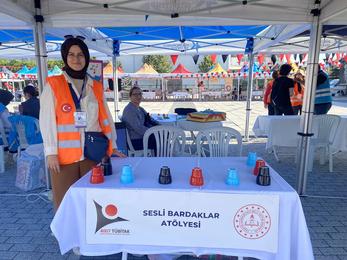 Bilim, ilerlemenin temel taşıdır. Bugün Küçükçekmece’de, bilimsel bilgi ve merakla daha aydınlık bir geleceğe adım atıyoruz. #KüçükçekmeceBilimŞenliği <a href="/tcmeb/">Millî Eğitim Bakanlığı</a> <a href="/Tubitak/">TÜBİTAK</a> <a href="/TC_istanbul/">TC İstanbul Valiliği</a> <a href="/istanbulilmem/">İstanbul İl Millî Eğitim Müdürlüğü</a> <a href="/MucahitYentur/">Murat Mücahit Yentür</a> <a href="/KcekmeceKymklik/">T.C. Küçükçekmece Kaymakamlığı 🇹🇷</a> <a href="/EminCikrikci/">Emin ÇIKRIKÇI</a>