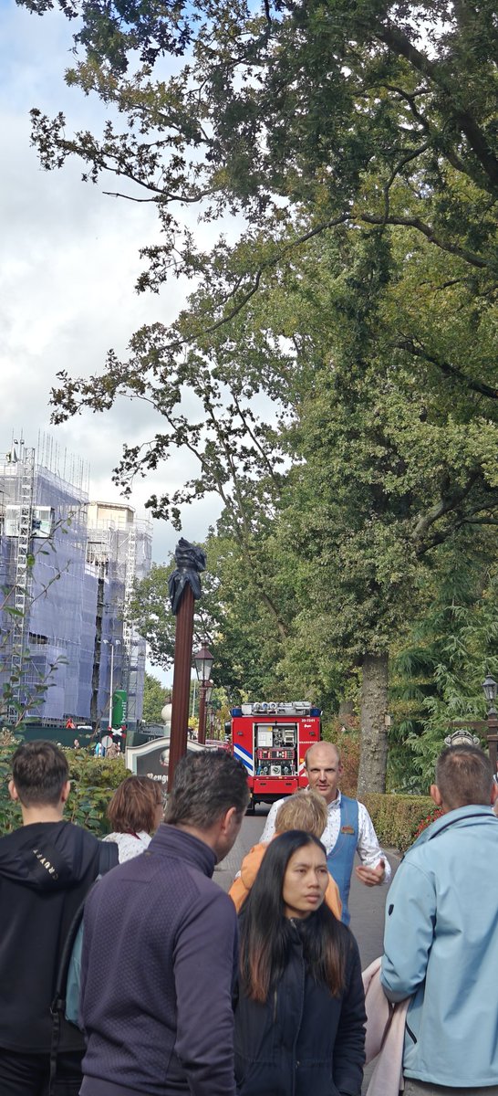 Brandweer bij Fabula. Geen idee wat er is gebeurd. #efteling