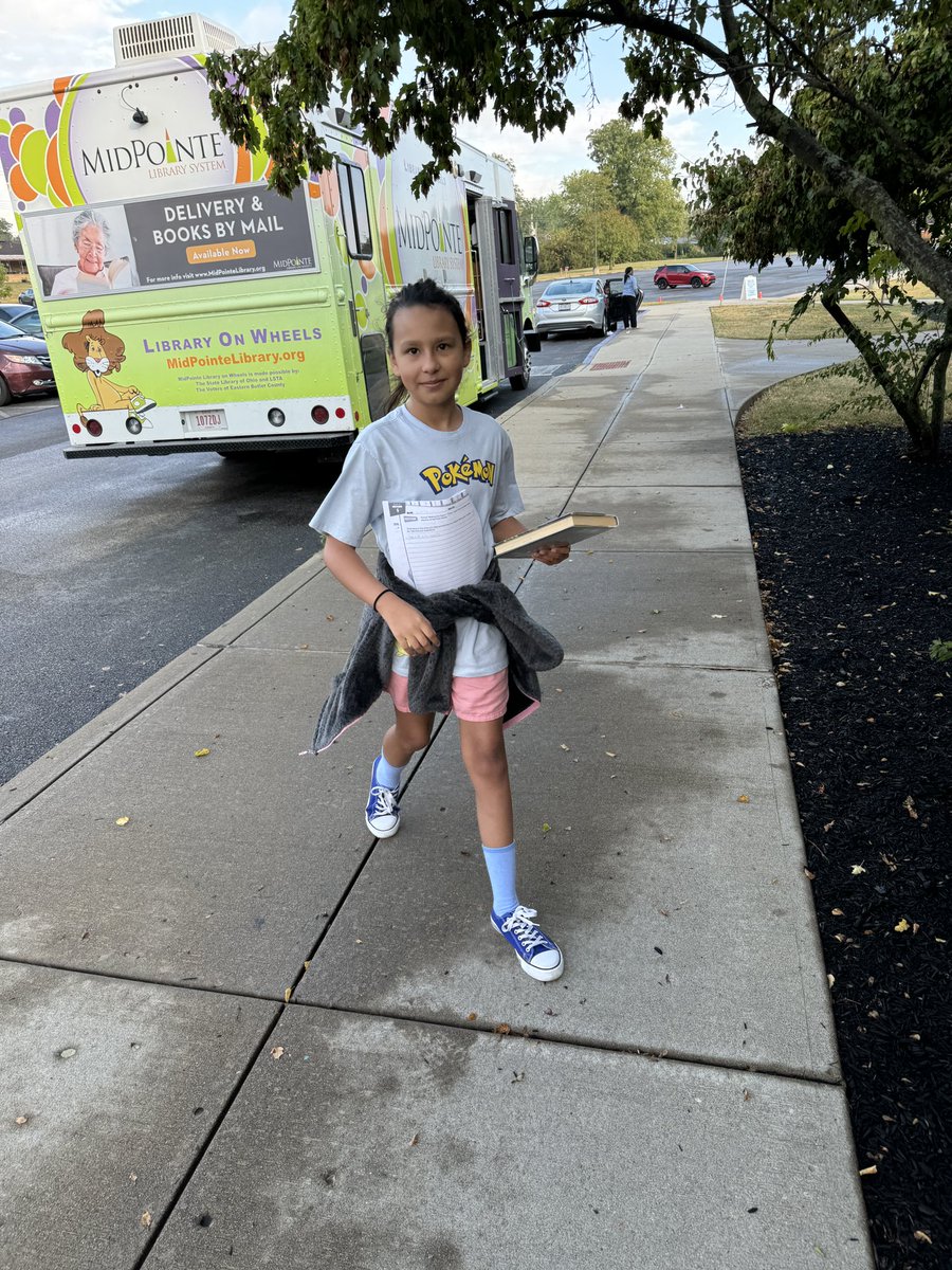 First bookmobile visit of the year! We’re very pumped about Fortnite books, manga, and DogMan!!! #middierising <a href="/Creekvw_Tweets/">Creekview Elementary</a>