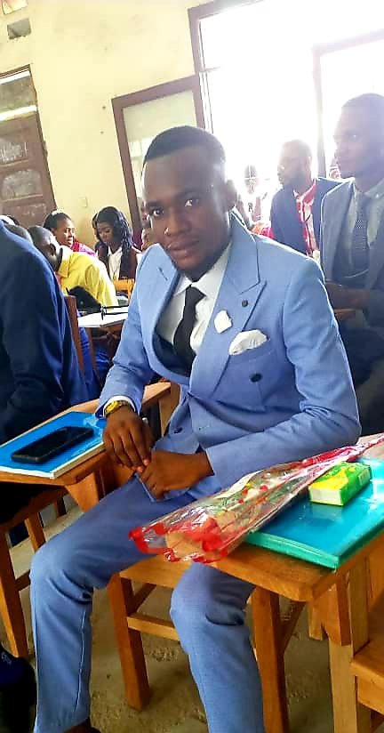 JephteMbangala's tweet image. 《Lecture sociocritique de "Les codes secrets de Mamadou Ndala" de Jephté Mbangala》. Travail de fin d'études supérieures, présenté par #Toussaint #Lwashoro et reçu avec mention distinction à l'Institut Supérieur Pédagogique de Kikwit.(1/3)