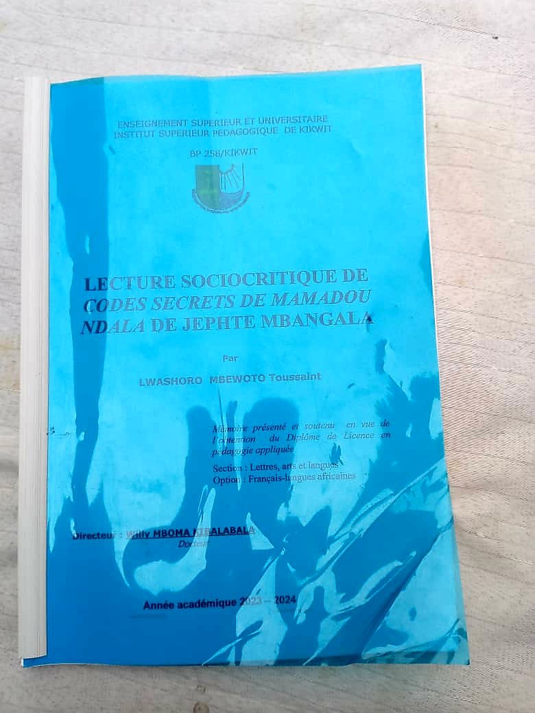 JephteMbangala's tweet image. 《Lecture sociocritique de "Les codes secrets de Mamadou Ndala" de Jephté Mbangala》. Travail de fin d'études supérieures, présenté par #Toussaint #Lwashoro et reçu avec mention distinction à l'Institut Supérieur Pédagogique de Kikwit.(1/3)