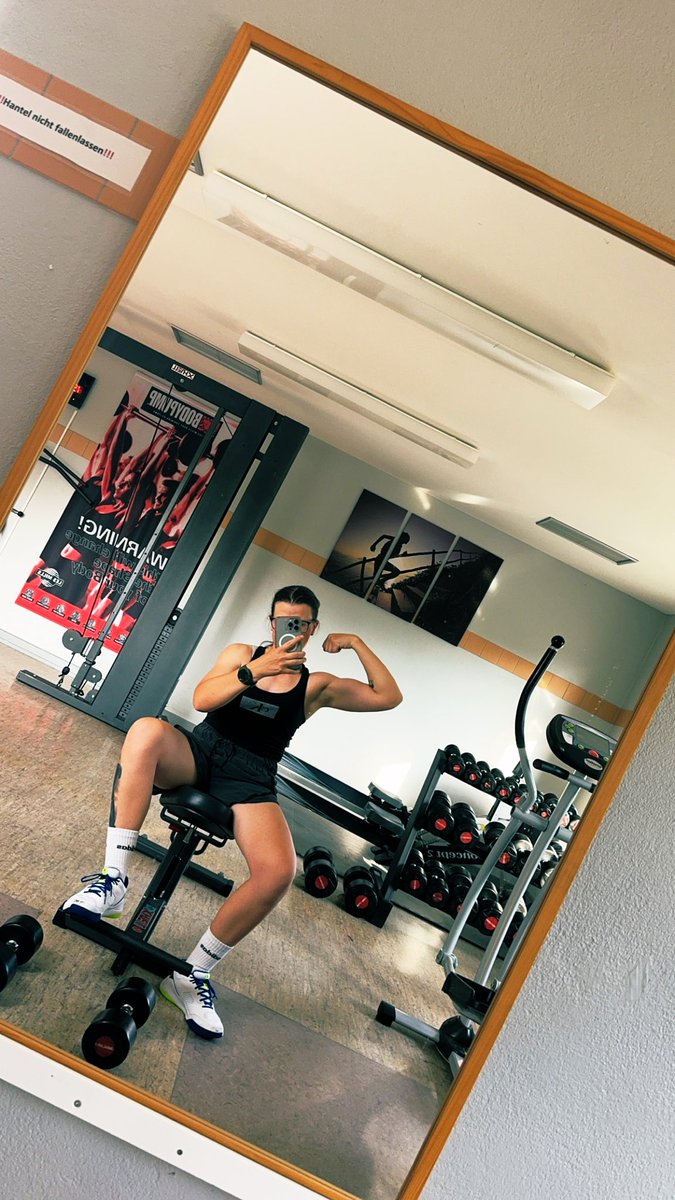 MilenaMargo's tweet photo. Ich würde behaupten Grundausbildung hat schon gut was gebracht😅 Ich bin gespannt wie die Fortschritte aussehen wenn man jetzt wirklich jeden Tag frei Sport machen kann https://t.co/ftkmJO6T0B