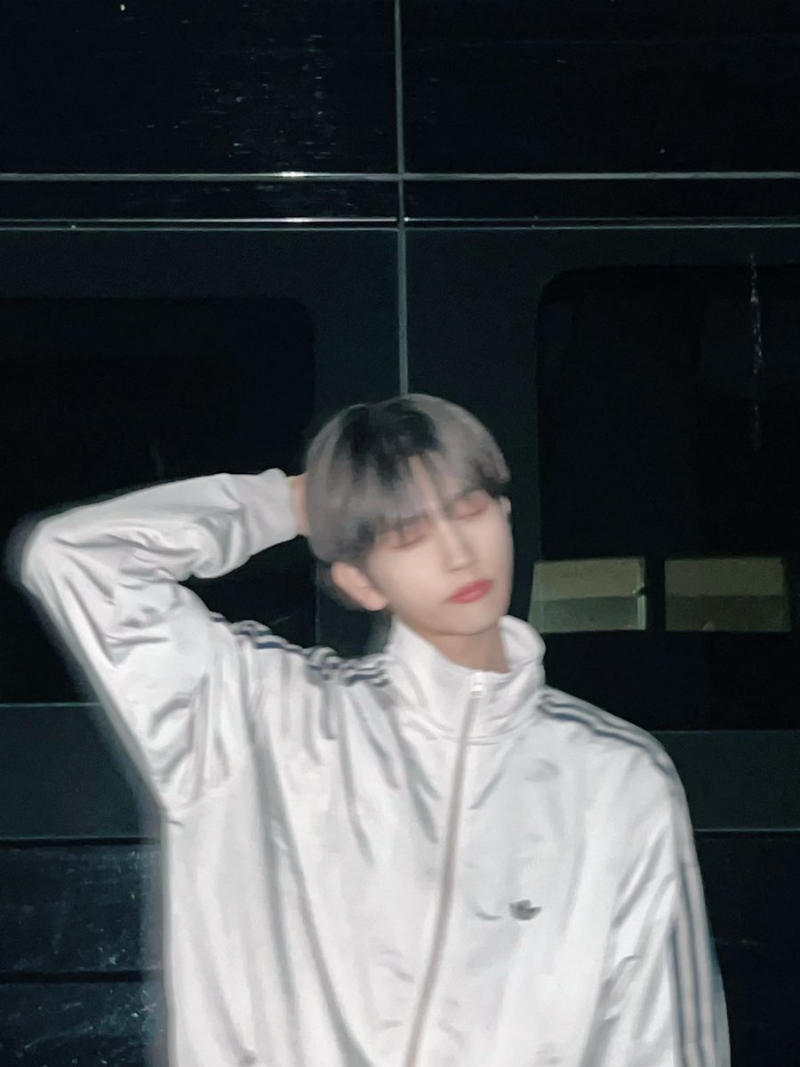 by_EPEX's tweet photo. 옷 챙겨입어 😚 

#EPEX #이펙스 #BAEKSEUNG #백승 #백전백승 https://t.co/RbFvoxUwzD