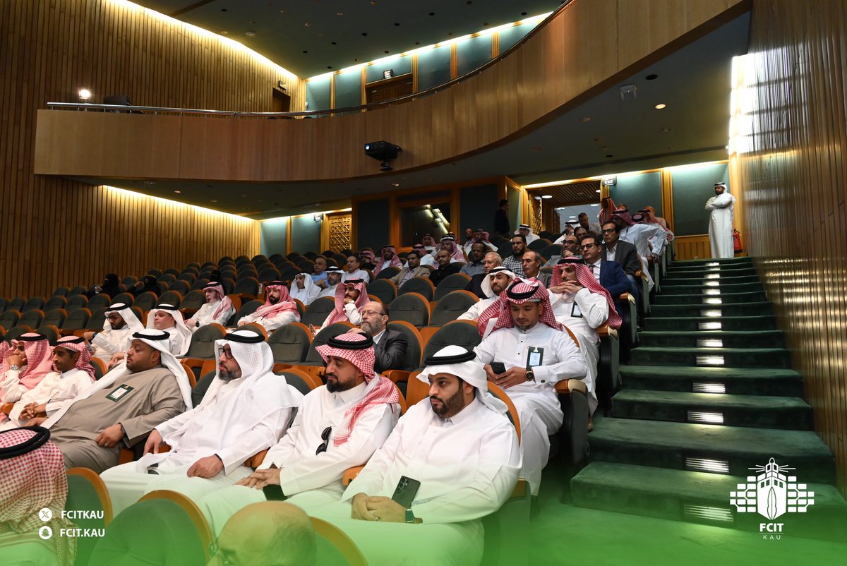 FCITKAU's tweet photo. لقاء مثمر مع منسوبي الكلية لعرض الخطة الاستراتيجية ٢٠٣٠ لكلية الحاسبات وتقنية المعلومات. 

نسير بمشيئة الله نحو مستقبل مشرق مليء بالانجازات والطموحات الكبيرة بدعم وتعاون منسوبي الكلية وطلابها وتمكين إدارة الجامعة. https://t.co/WrezT7dq7f