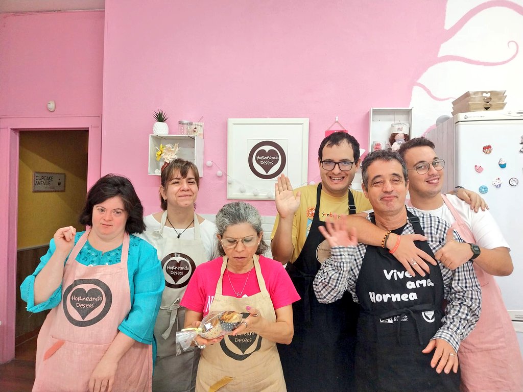 SergioAguinaga6's tweet image. 👋 Hoy en #Sufragio @GrupoAMAS @AytoLeganes os contamos 2  actividades inclusivas 👇🔁

👉 @horneandodeseo1 donde nuestros 2️⃣ grupos de repostería suman nuevos participantes 🧁

👉 #TallerLiterario #TodosContamos hoy creando historias #BibliotecaCentral @culturaleganes  📖