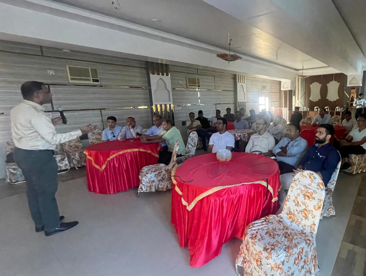 ashish_modani's tweet image. After a 10-minute spotlight at Nippon (Gurgaon), I had the privilege of a heart-to-heart 3.5-hour session in Bikaner the next day.
Key takeaway: it doesn’t matter if you’re from a Tier 1 or Tier 2 city, the investment assistance we provide matters.

#MutualFundDistributor #trend