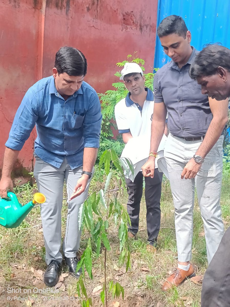 मेरठ सीजीएसटी के अधिकारियों द्वारा *स्वच्छता ही सेवा अभियान* के तहत मुख्य आयुक्त के मार्गदर्शन में, २६ सितंबर 2024 को शहीद श्री मंगल पांडे स्मारक प्रांगण में स्वच्छता पर जन सहभागिता से सफाई एवम वर्क्षारोपण कार्यक्रम आयोजित किया गया। उद्देश्य स्वच्छता के महत्व को बढ़ावा देना है।
