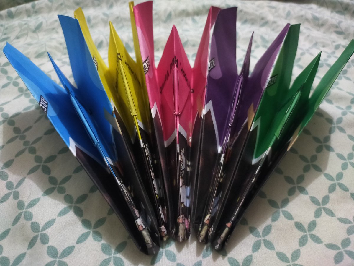 ｡ ｡ ｡ the paper planes are here !! thank u so much <a href="/teamRVPH_/">Red Velvet Philippines 🇵🇭</a> <a href="/oneforRV5/">One for Red Velvet</a> for this fan project
🩷💛🩵💚💜