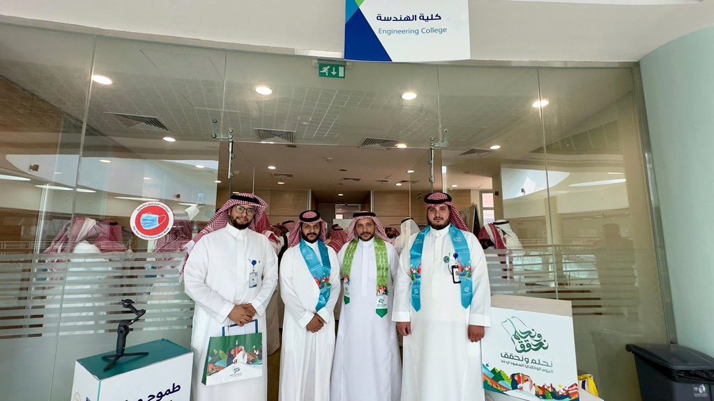 BahaUniversity's tweet photo. #تغطية | #جامعة_الباحة | نظّمت #كلية_الهندسة احتفاءً بـ #اليوم_الوطني_السعودي94 تحت شعار " #نحلم_ونحقق " بحضور عميد  الكلية الدكتور خالد الخزاعي والوكلاء، ومشاركة أعضاء هيئة التدريس، والموظفين، والطلاب
#اليوم_الوطني94_بجامعة_الباحة
#نحلم_ونحقق https://t.co/ZhryoUtA8W