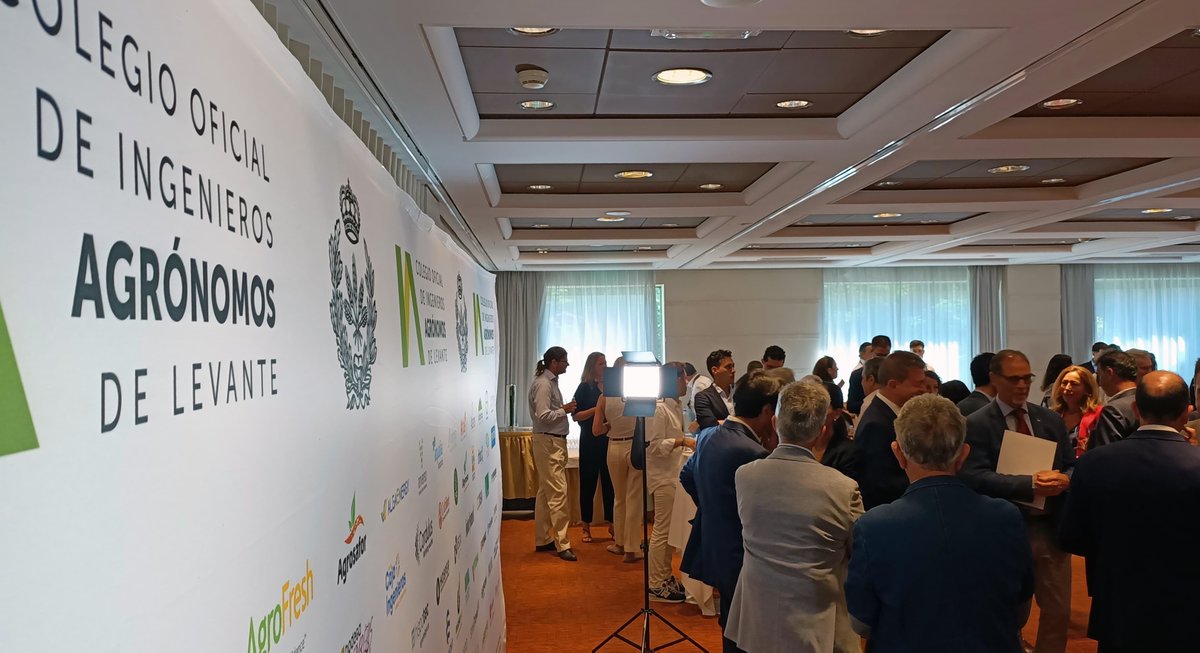 aevae_es's tweet photo. Como cada año, asistimos a la gala de premios FPIA del @COIAL. En esta ocasión, de forma más especial si cabe, pues se trata de la 10ª edición de los Premios de la Fundación para la Promoción de la Ingeniería Agronómica.
#AEVAE #PartnersCOIAL #COIAL #PremiosFPIA #PremiosFPIA2024 https://t.co/58eFuLRrJk