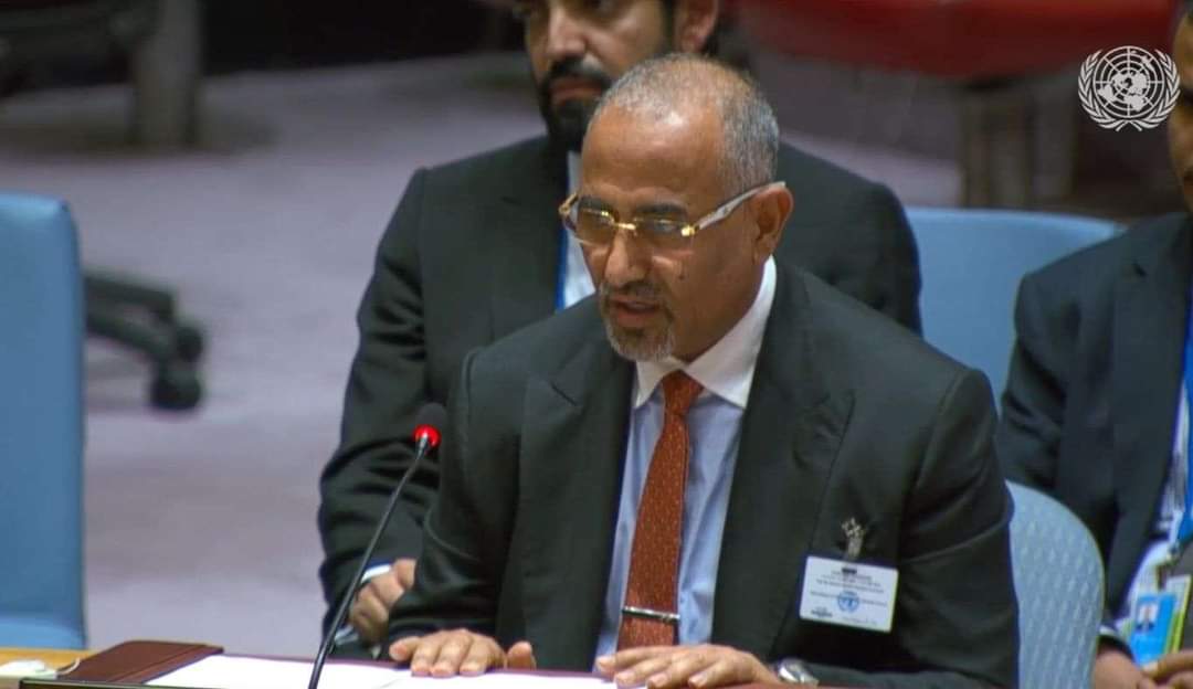 وجود فخامة الرئيس عيدروس الزبيدي في الجمعية العامة للأمم المتحدة هو انتصار سياسي بامتياز، حيث يعزز شرعيته الدولية ويضع قضية الجنوب في قلب الساحة العالمية.
 إنها فرصة ذهبية لنسج علاقات مع القوى الدولية، والضغط على الأطراف المحلية، وكسب دعم إقليمي ودولي.
 بمكانه هذا، يسلط الضوء على