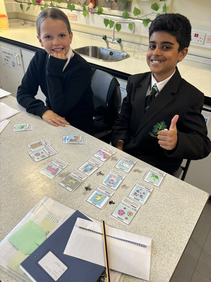 WilliamwoodHS's tweet image. In S1 Science, pupils doing the Biology rotation have been leaving about ecosystems &amp;amp; biodiversity. Today they created fantasy food chains &amp;amp; webs 🕸️🌿🦜#WWHSSCIENCE #WWHSBIOLOGY