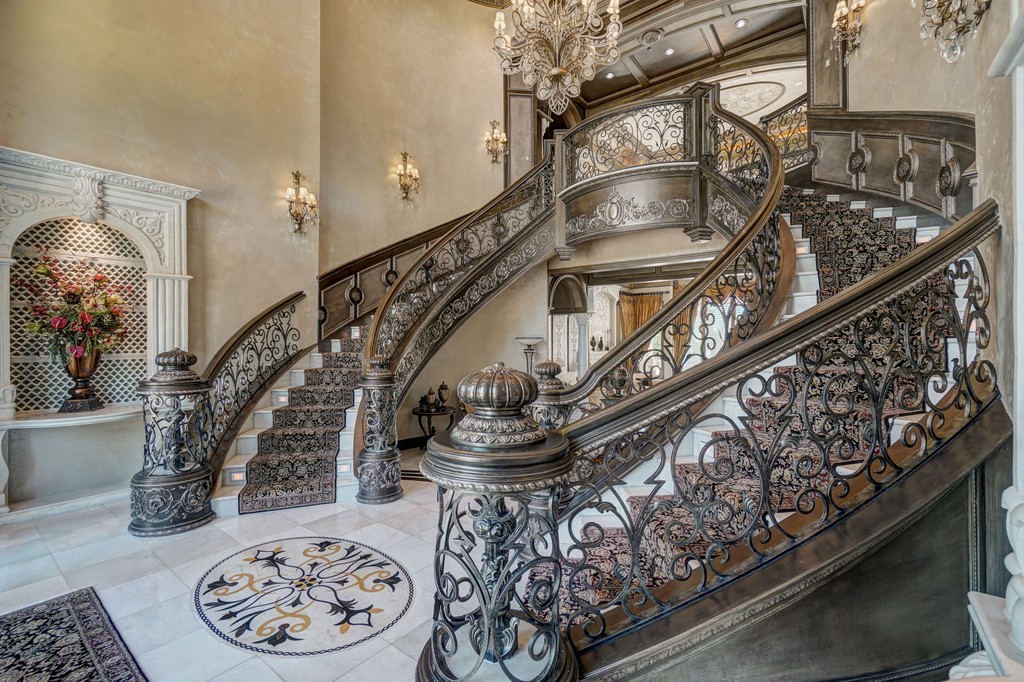 sagesothebys's tweet photo. Discover a stately residence set on one of the most coveted golf course lots in Countryside Estates, offering 24-hour security and a double-gated entry for ultimate privacy.
⁠
Presented by:⁠ Kermit Brown
⁠
Offered at: $5,500,000⁠
⁠⁠
🔗: https://t.co/5SxMEZkK3e https://t.co/DmKlrV0exB