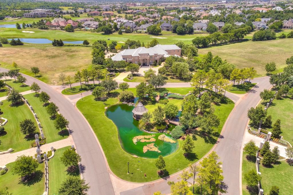 sagesothebys's tweet photo. Discover a stately residence set on one of the most coveted golf course lots in Countryside Estates, offering 24-hour security and a double-gated entry for ultimate privacy.
⁠
Presented by:⁠ Kermit Brown
⁠
Offered at: $5,500,000⁠
⁠⁠
🔗: https://t.co/5SxMEZkK3e https://t.co/DmKlrV0exB