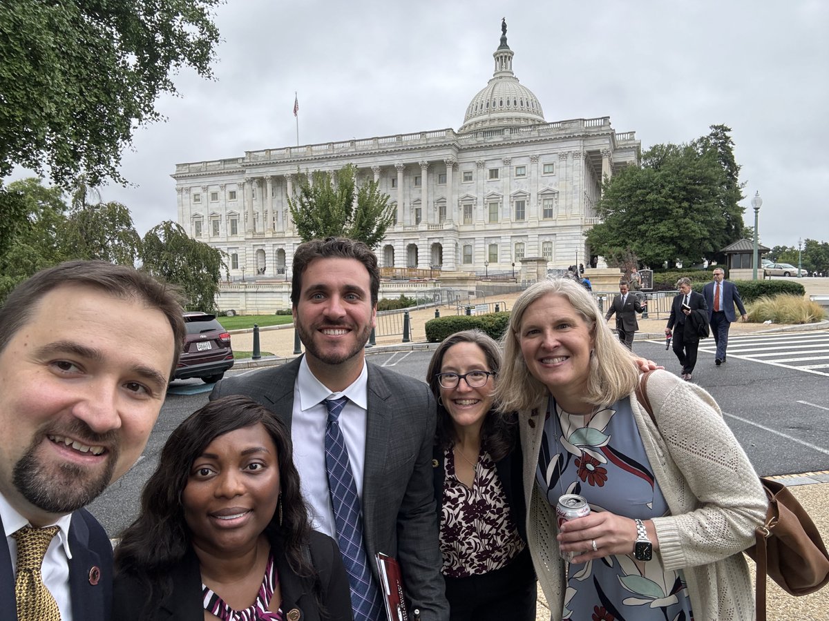 MMBaljevicMD's tweet photo. Lead by an amazing advocate specialists @Smleous &amp; Dr. Holter-Chakrabarty from @UofOklahoma @OUResearch, @Ogu_MD, @QGesiotto and I learned how to advocate on the biggest stage - thank you @ASH_hematology for exceptional education and experience! #ASHLI @VUMC_Cancer @VUMChealth https://t.co/BV0Z6y2KoG