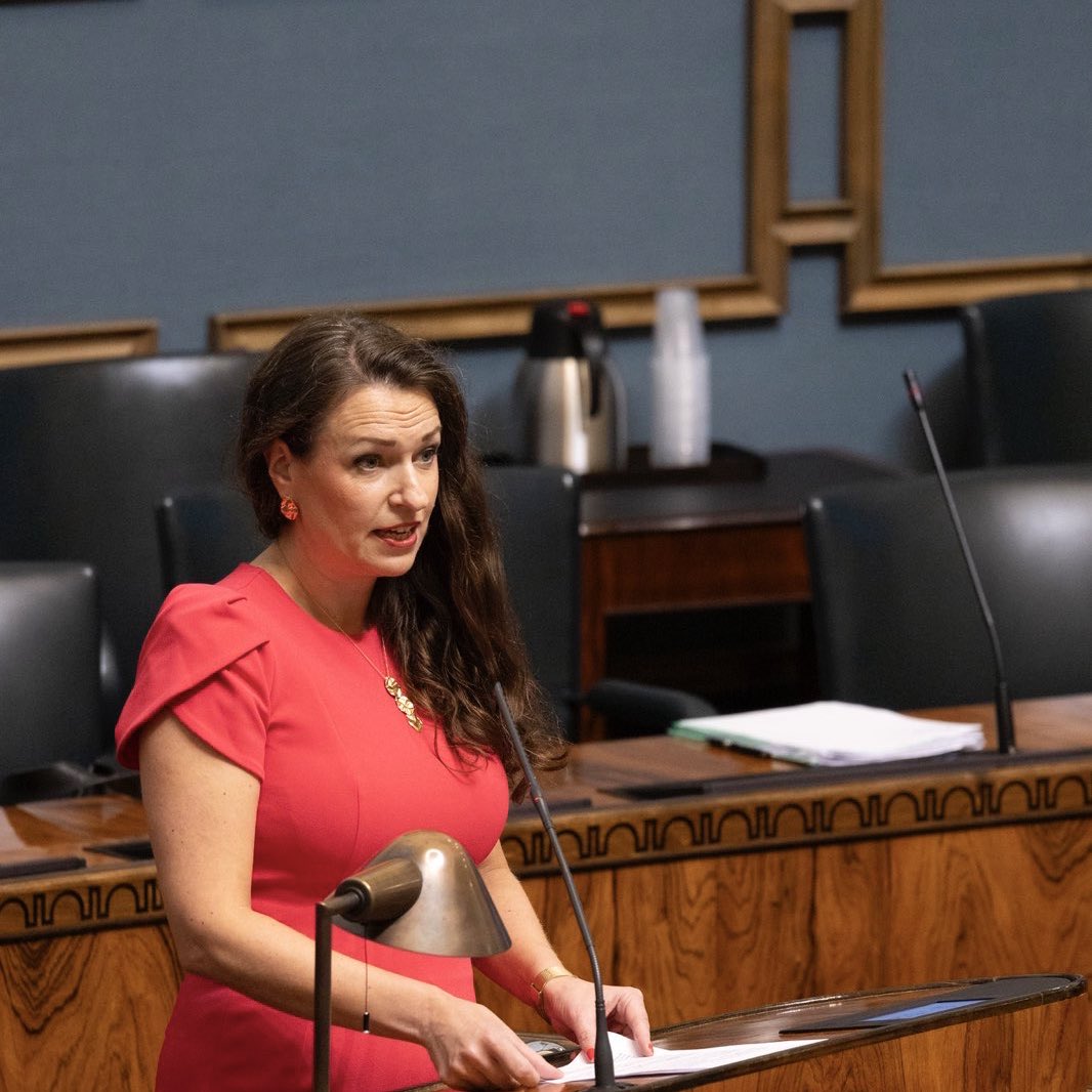 ✅ Kuntatalous vahvistuu 270me
✅ Hyvinvointialueiden rahoitus kasvaa 2,2mrd e ja on lähes 1/3 budjetista 
✅ Uudistamme aluehallintoa ja sujuvoitamme luvitusta. Edistämme ihmislähtöistä digitalisaatiosta. Kiinteistöinvestoinneissa korostuu turvallisuus. Mm sitä on 2025 #budjetti