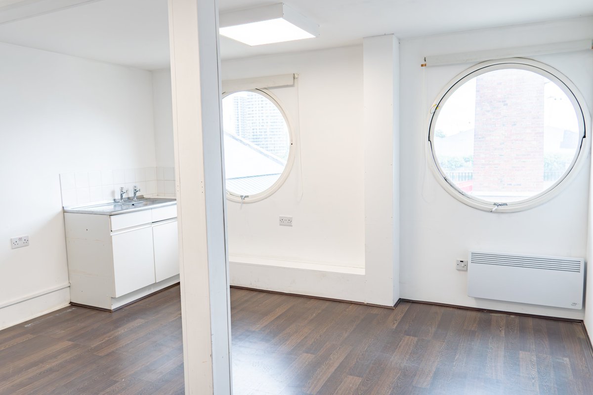 artsTBW's tweet photo. Studio J in Container City will be available from November! 📅
📏 Size: 241 sq.ft (22.5 sq.m)
🏷️ Rent: £577 per month (Includes service charge, excludes VAT)
✉️ For enquiries, please contact: workspace@trinitybuoywharf.com
#ContainerCity #artistsstudio #Workspace https://t.co/4rlQzU0I5j