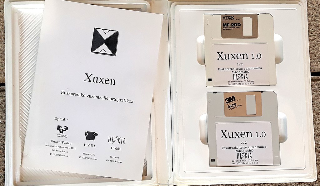 Hitz_zentroa's tweet photo. Ba al dakizu Xuxenek 30 urte bete dituela? Bai, bai! 🎉🎉🎉

Xuxenen historiari buruz gehiago jakin nahi baduzu, @euwikipedia-n artikulu ederra daukazu
https://t.co/e8aIZq58vF 

Eta gehiago prentsan hurrengo orduetan! https://t.co/KxYfJKXrkY